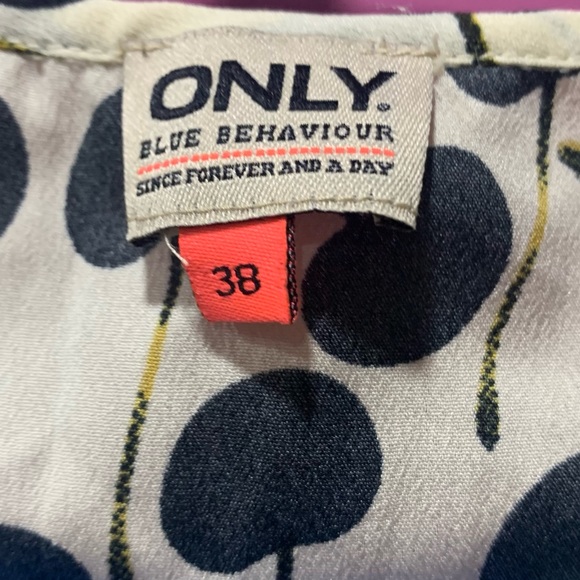 ONLY sleeveless top Black and White Top Size EU 38 or M Gently used - Picture 3 of 3